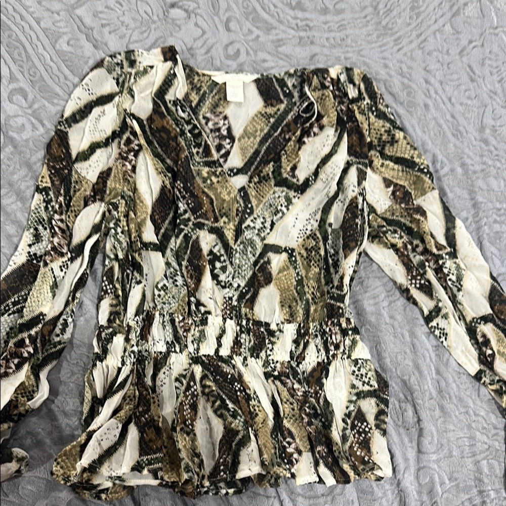 H&M Black and White Graphic Blouse